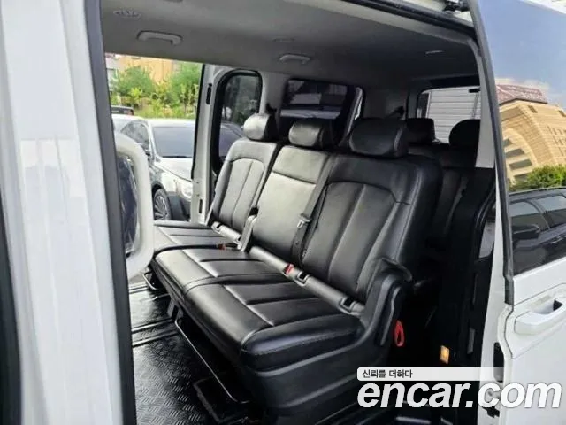 Hyundai Staria 2023 thumb 10