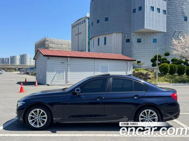 BMW 3-Series 2017 thumb 4