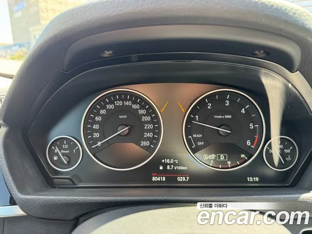 BMW 3-Series 2017 thumb 8
