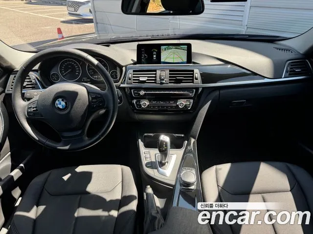 BMW 3-Series 2017 thumb 9