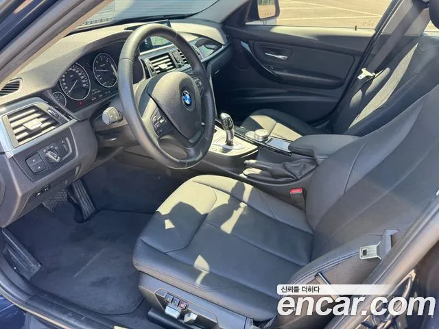 BMW 3-Series 2017 thumb 10