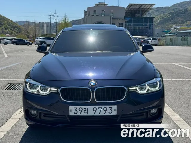 BMW 3-Series 2017 thumb 11
