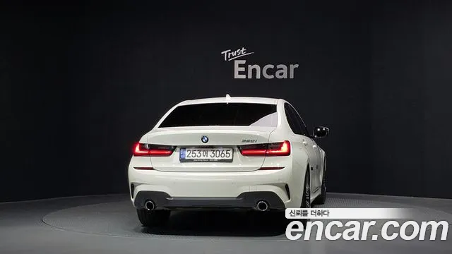 BMW 3-Series 2020 thumb 4