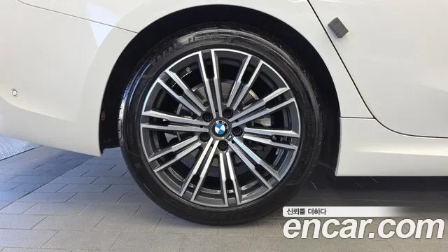 BMW 3-Series 2020 thumb 5