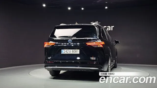 Toyota Sienna 2024 thumb 3