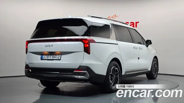 Kia Carnival 2023 thumb 2