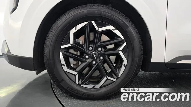 Kia Carnival 2023 thumb 5