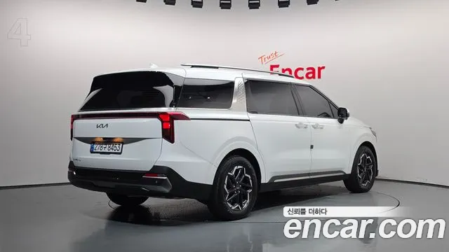 Kia Carnival 2023 thumb 2