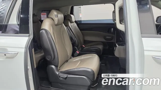 Kia Carnival 2023 thumb 12