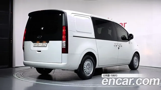 Hyundai Staria 2023 thumb 2