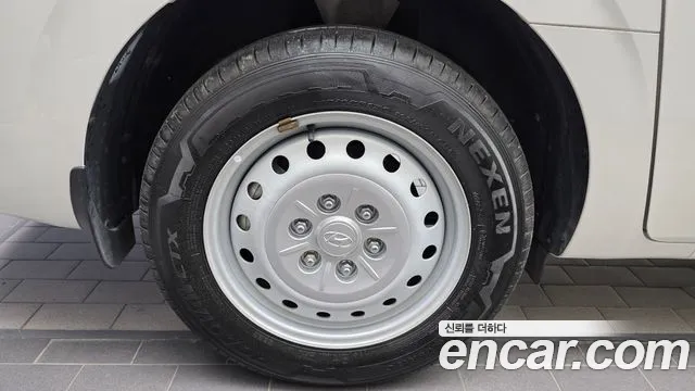 Hyundai Staria 2023 thumb 5