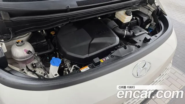 Hyundai Staria 2023 thumb 6