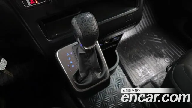 Hyundai Staria 2023 thumb 9