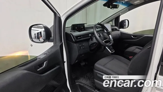 Hyundai Staria 2023 thumb 10