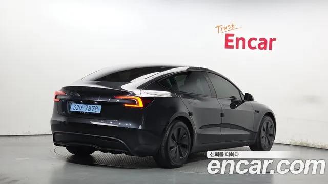 Tesla Model 3 2025 thumb 2