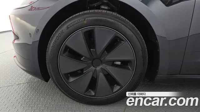 Tesla Model 3 2025 thumb 5