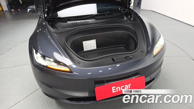 Tesla Model 3 2025 thumb 6
