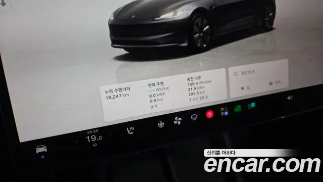 Tesla Model 3 2025 thumb 8