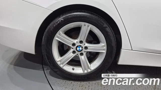 BMW 3-Series 2013 thumb 5