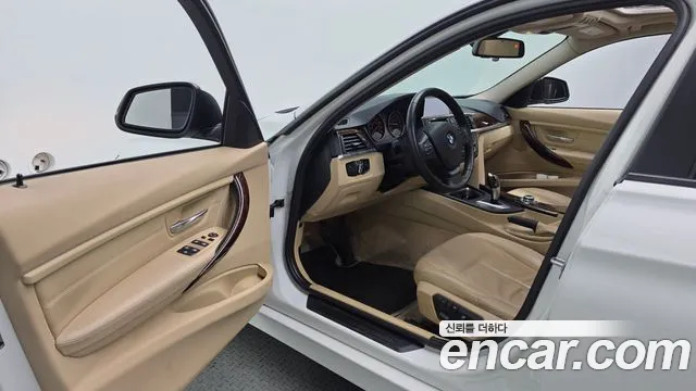 BMW 3-Series 2013 thumb 10