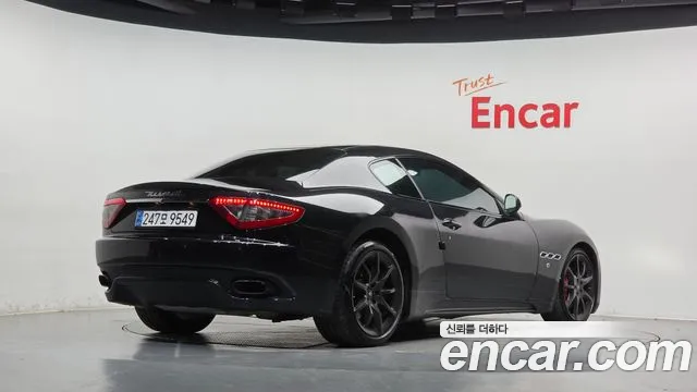 Maserati GranTurismo 2015 thumb 2