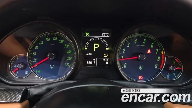 Maserati GranTurismo 2015 thumb 8