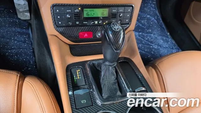 Maserati GranTurismo 2015 thumb 9
