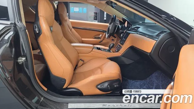 Maserati GranTurismo 2015 thumb 11