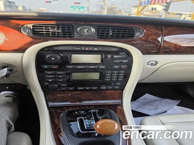 Jaguar XJ-6 2004 thumb 8
