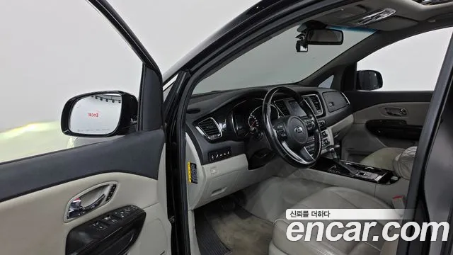 Kia Carnival 2019 thumb 10