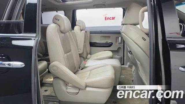 Kia Carnival 2019 thumb 11