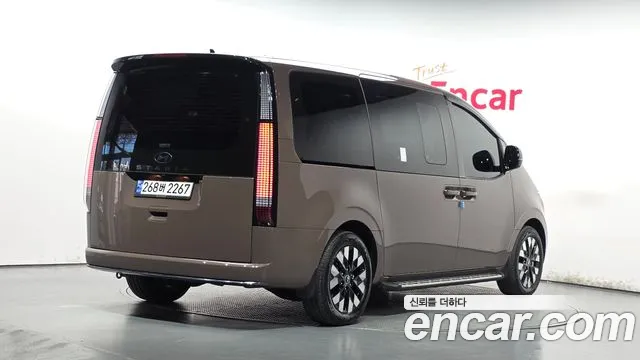 Hyundai Staria 2025 thumb 2