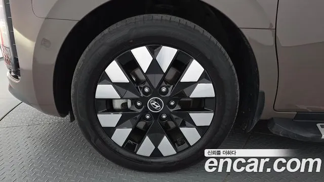Hyundai Staria 2025 thumb 5