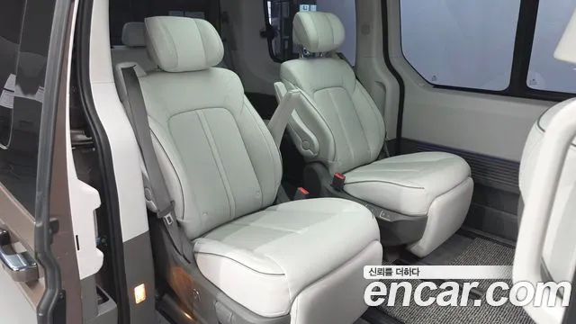 Hyundai Staria 2025 thumb 11