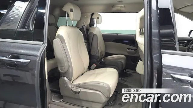 Kia Carnival 2023 thumb 11