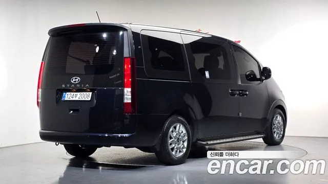 Hyundai Staria 2024 thumb 2