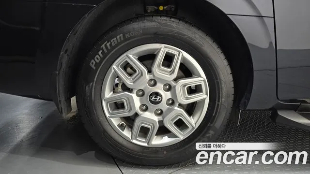 Hyundai Staria 2024 thumb 5