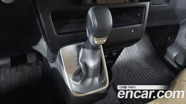 Hyundai Staria 2024 thumb 9