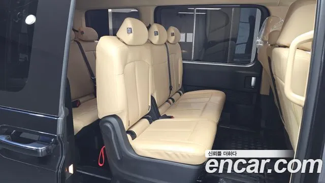 Hyundai Staria 2024 thumb 11