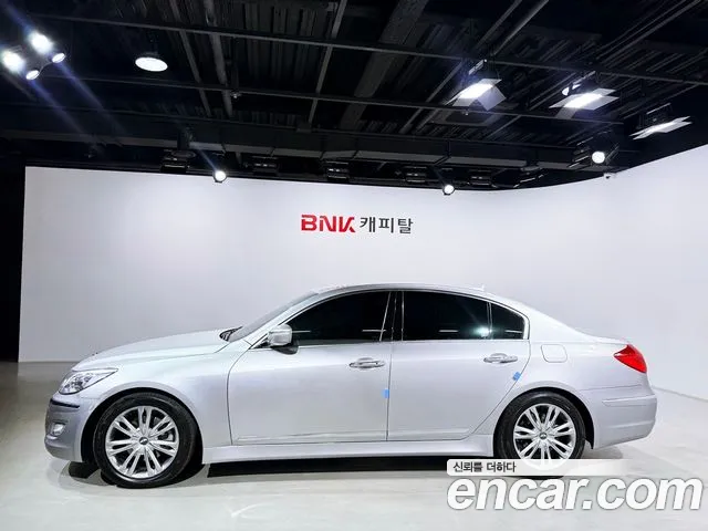 Hyundai Genesis 2012 thumb 3