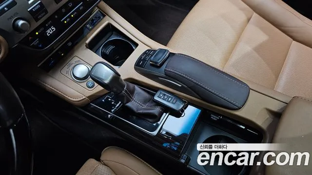Lexus ES 2018 thumb 9
