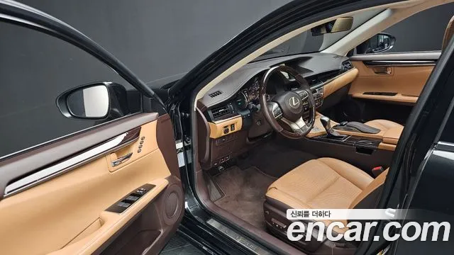 Lexus ES 2018 thumb 10