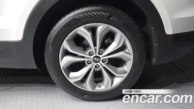 Hyundai Santa Fe 2015 thumb 4