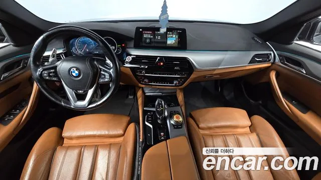 BMW 5-Series 2017 thumb 7