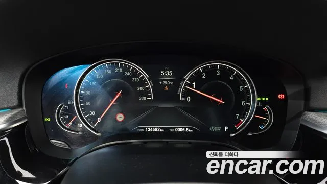 BMW 5-Series 2017 thumb 8