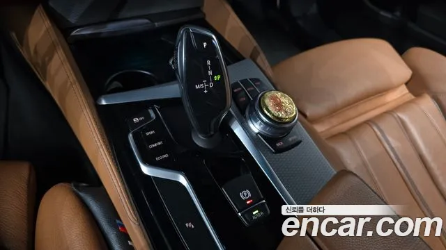 BMW 5-Series 2017 thumb 9