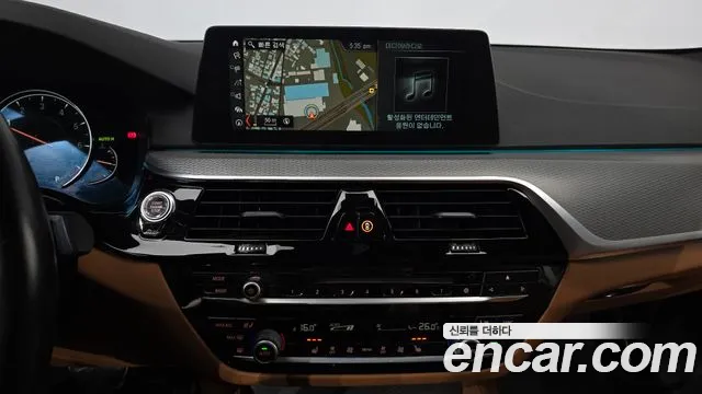 BMW 5-Series 2017 thumb 12