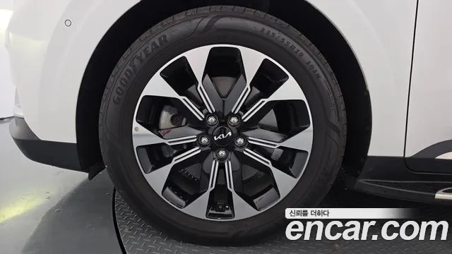 Kia Carnival 2021 thumb 5