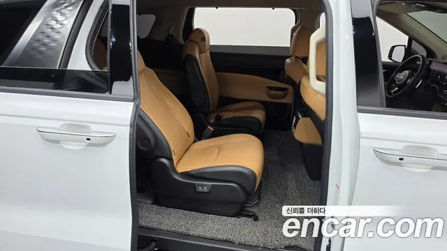 Kia Carnival 2021 thumb 11