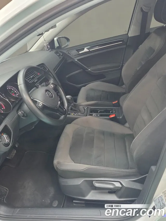 Volkswagen Golf Sportsvan 2016 thumb 7